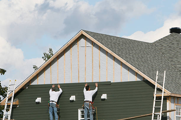 Professional Siding technician working in Franklin, NC